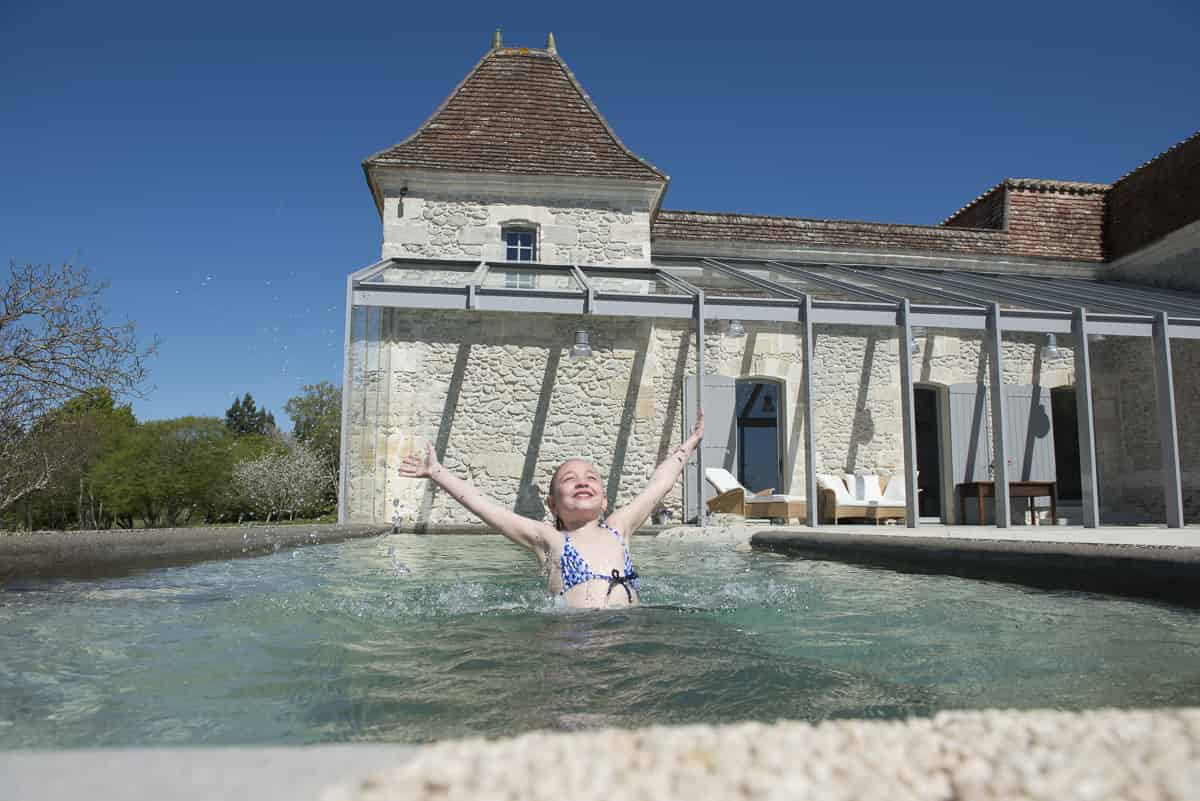 UNE des deux piscines du Château